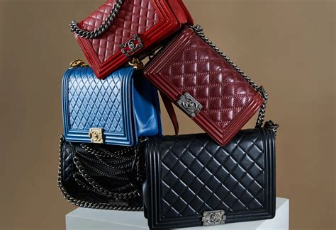 chanel le boy價錢|chanel bag history.